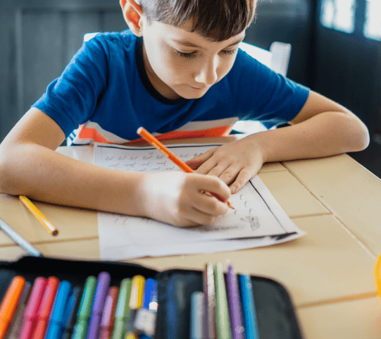 Crítica Realista al Sistema Educativo Colombiano: Métodos y Materiales Obsoletos desde Hace Dos Siglos